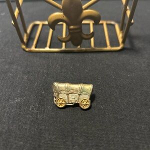 Gold Covered Wagon Pin